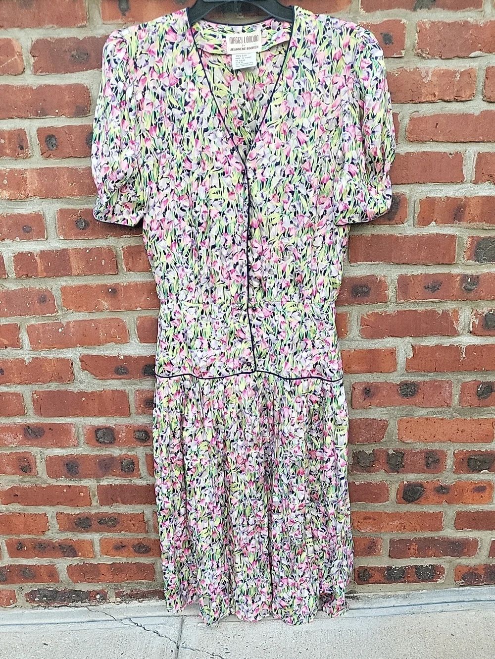 Maggy London Pink and Green Floral V-Neck Short Sleeve Dress